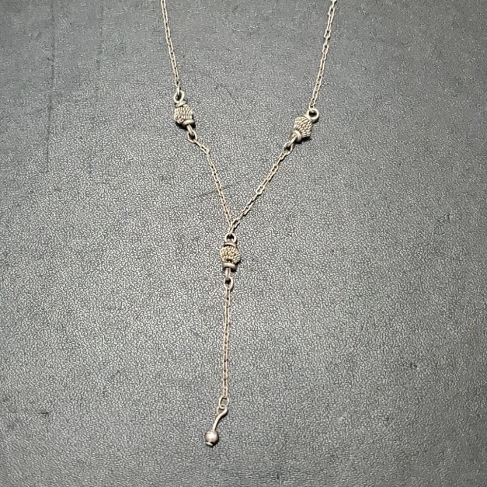 Dainty silver tone Y style necklace 20"